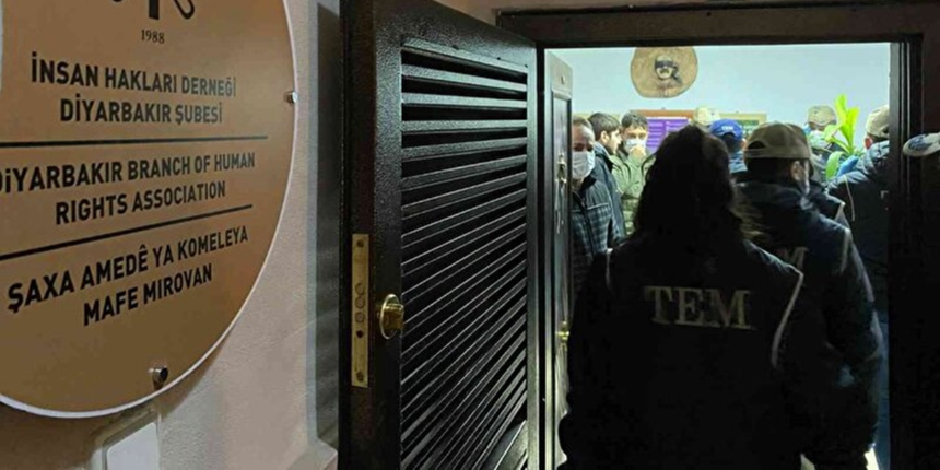 Diyarbakır İnsan Hakları Derneği'nde arama! Sekreterin örgütle ilişkisi tespit edildi