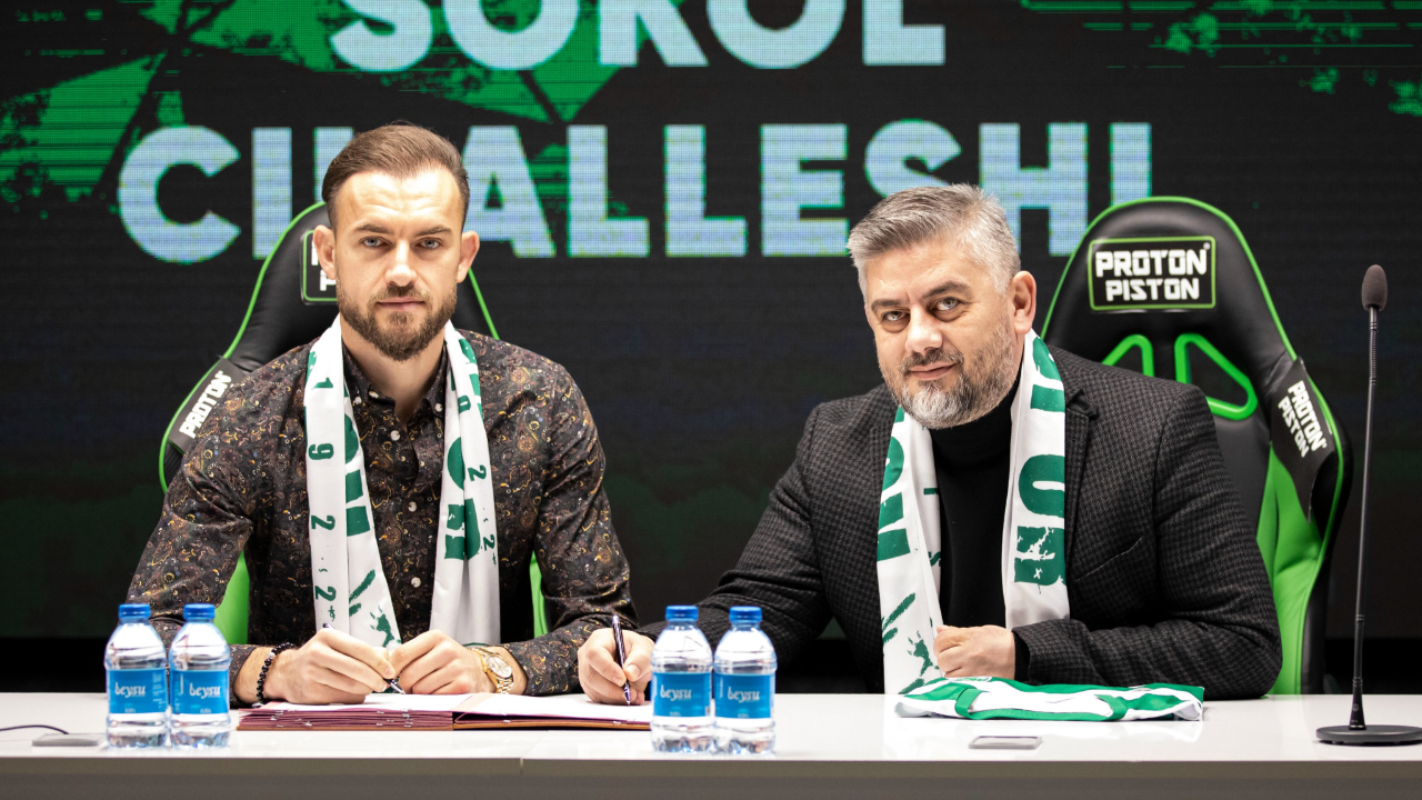 Konyaspor, Arnavut golcüsü Sokol Cikalleshi'nin sözleşmesini 2024'e uzattı