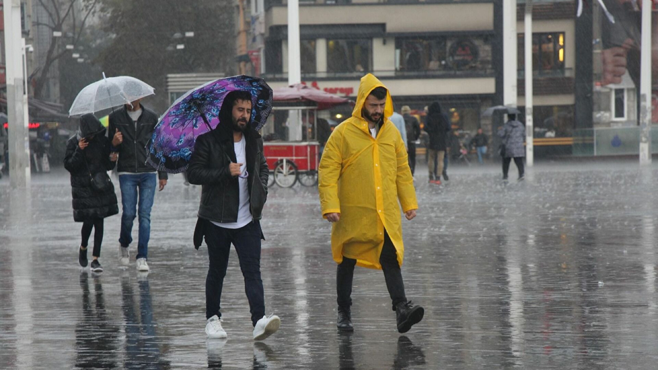 İstanbul'da kuvvetli sağanak uyarısı: Sel ve su baskınlarına dikkat!