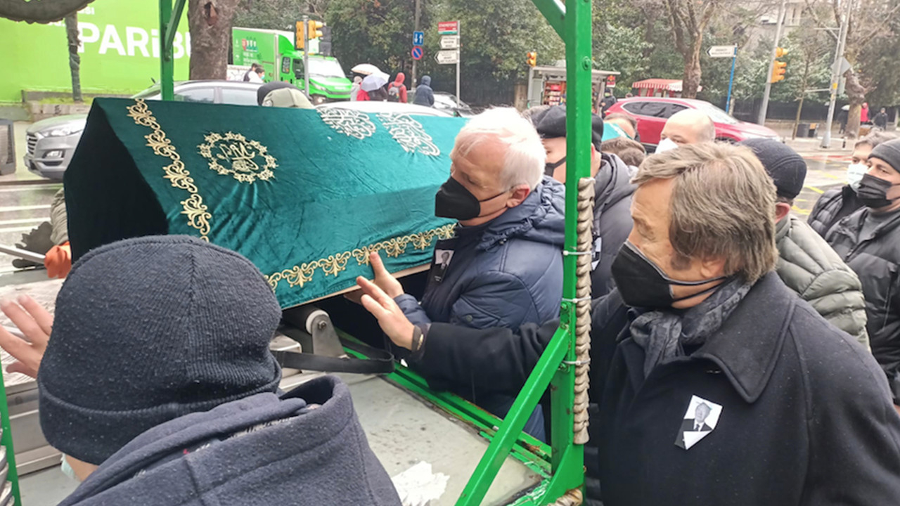 Erol Evgin ağabeyi Arif Hikmet Evgin'i sonsuzluğa uğurladı