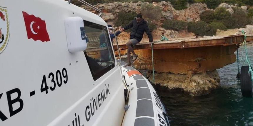 Yunan unsurlarının ittiği kayıp göçmenin cansız bedeni Çeşme'de bulundu
