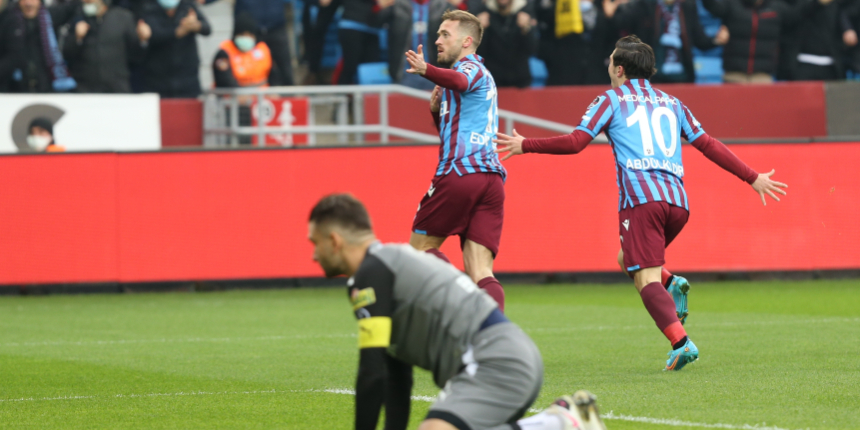Trabzonspor evinde Kasımpaşa'yı Edin Visca'nın golüyle 1-0 mağlup etti
