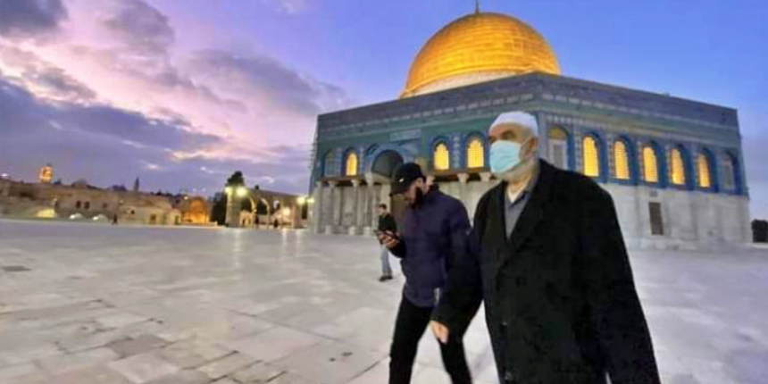 Mescid-i Aksa muhafızı 15 yıl sonra Mescid-i Aksa'da namaz kıldı!