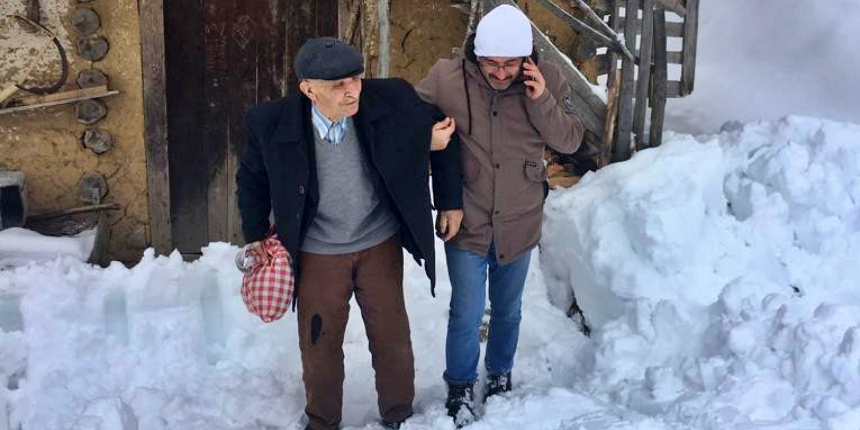 Sekiz gündür haber alınamayan 90 yaşındaki vatandaşa ekipler ulaştı!