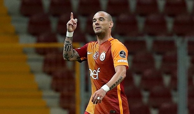 Sneijder'den hakeme Türkçe tepki: Galatasaray olunca...