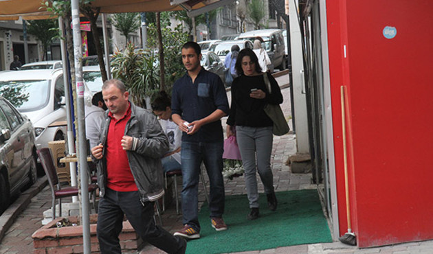 48 yaşındaki Esra Dermancıoğlu, genç sevgilisi ile el ele!