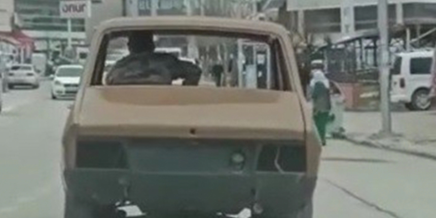 Görenler dehşete düştü: Bu arabanın farları ve camları yok!