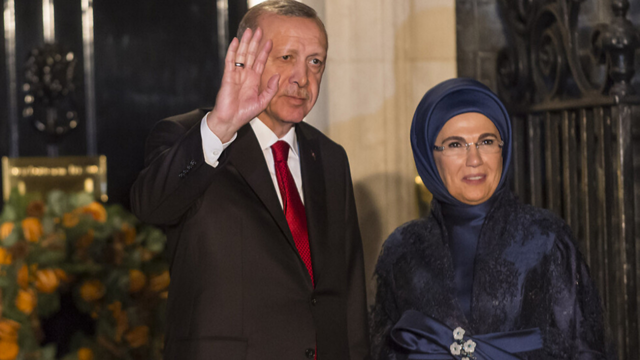 Cumhurbaşkanı Erdoğan ve eşi Emine Erdoğan'a sanat camiasının ünlü isimlerinden 'geçmiş olsun' mesajları yağdı