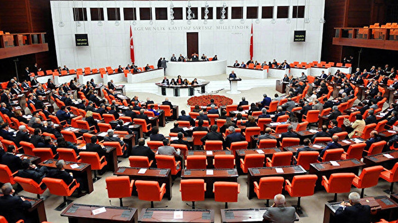 Meclis'te koronavirüs molası: Vakalar da tedbirler de arttı