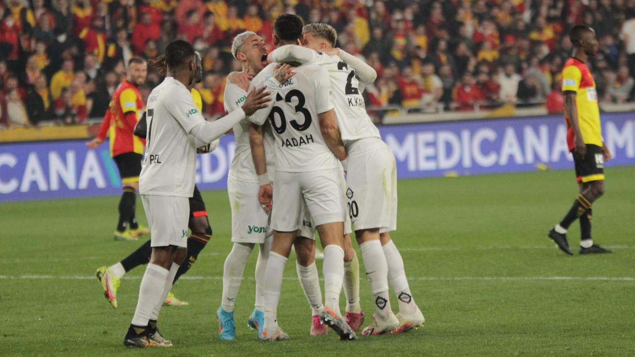 Altay ezeli rakibi Göztepe'yi mağlup ederek 136 gün sonra 3 puanı bir arada gördü