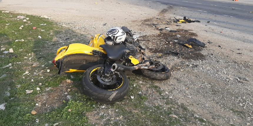 Traktöre çarpan motosiklet sürücüsü hayatını kaybetti