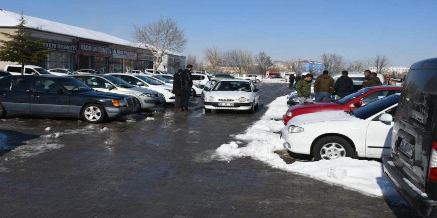 Galerici satış olmadığından, vatandaşsa düşmeyen fiyatlardan şikayetçi