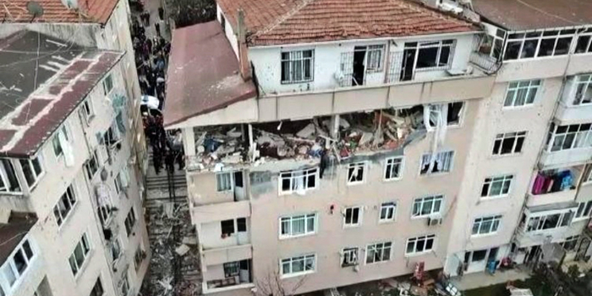 Üsküdar'da bir binada patlama meydana geldi: Ortalık savaş alanına döndü! Yaralılar var...
