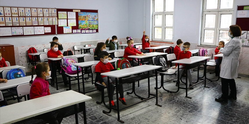 Bakan Özer açıkladı! İşte Omicron varyantının okullara yansıması...
