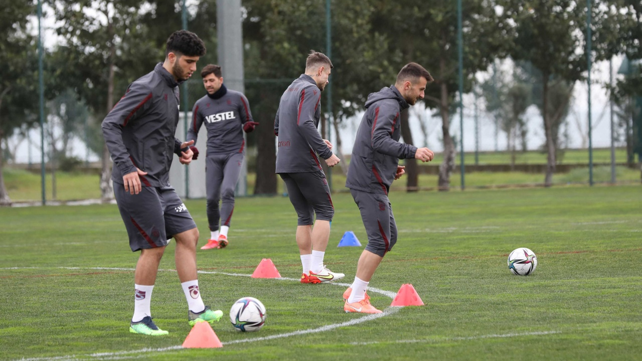 Trabzonspor'un yeni transferi Emrehan Gedikli ilk antrenmanına çıktı