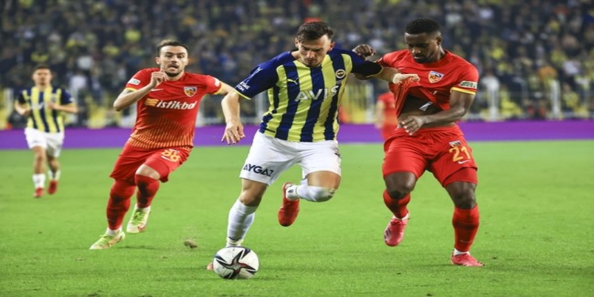 Fenerbahçe Türkiye Kupası'nda 10 Kişilik Kayserispor'a Elendi!