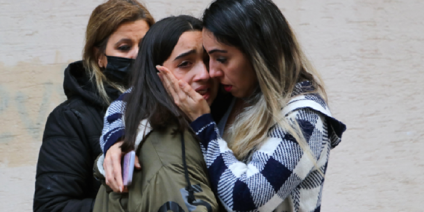Yangından etkilenen anne kız gözyaşlarına boğuldu