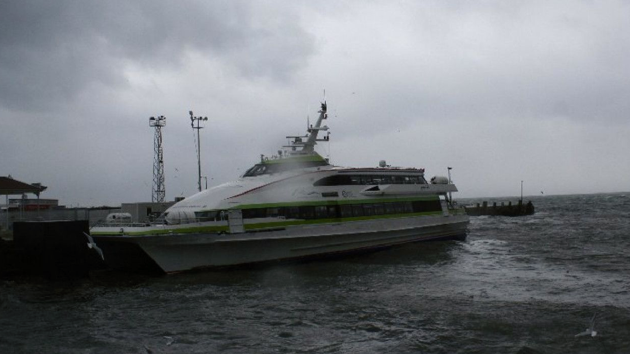 Mudanya-İstanbul deniz otobüsü seferlerine fırtına engeli