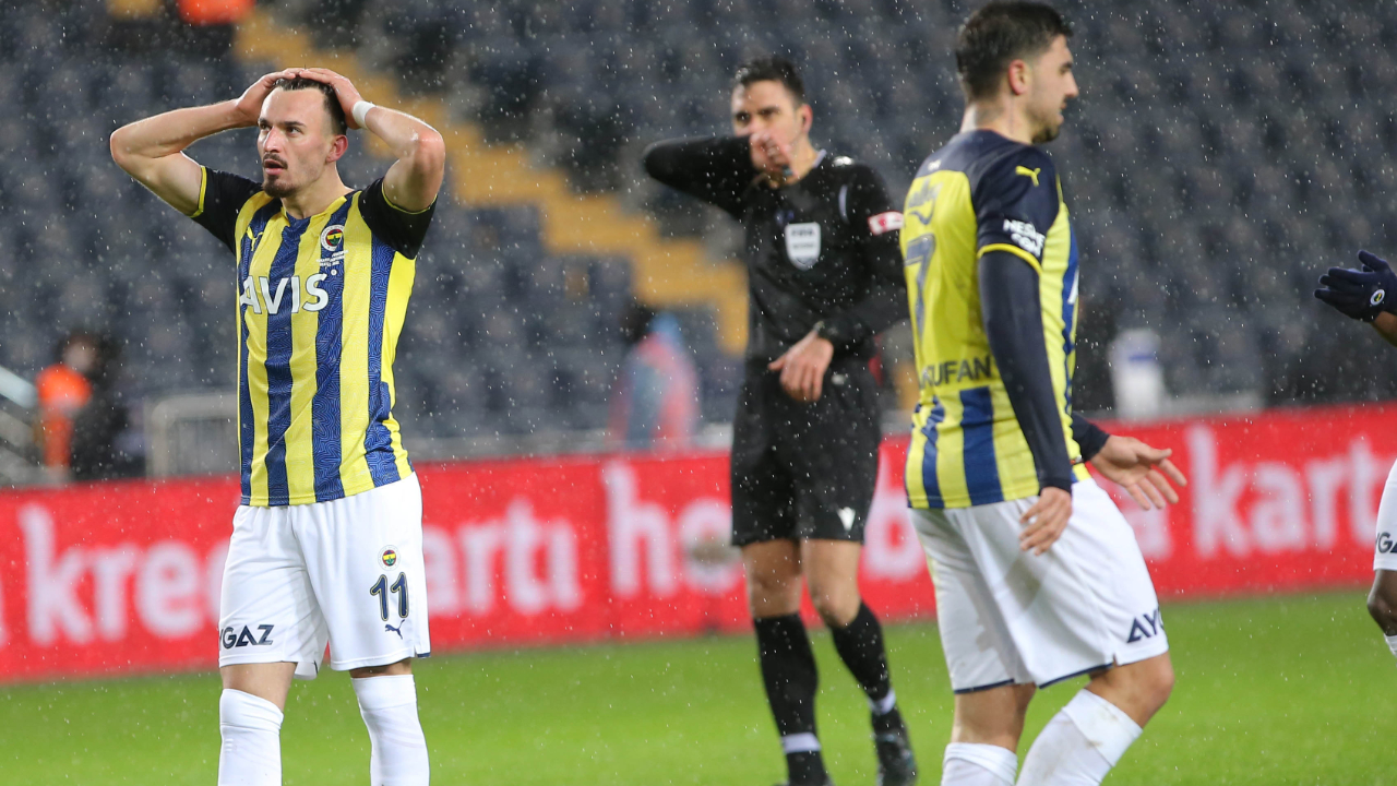 "FORVET" diye getirilen Mergim Berisha'ya Fenerbahçe taraftaları arasında büyük tepki var...
