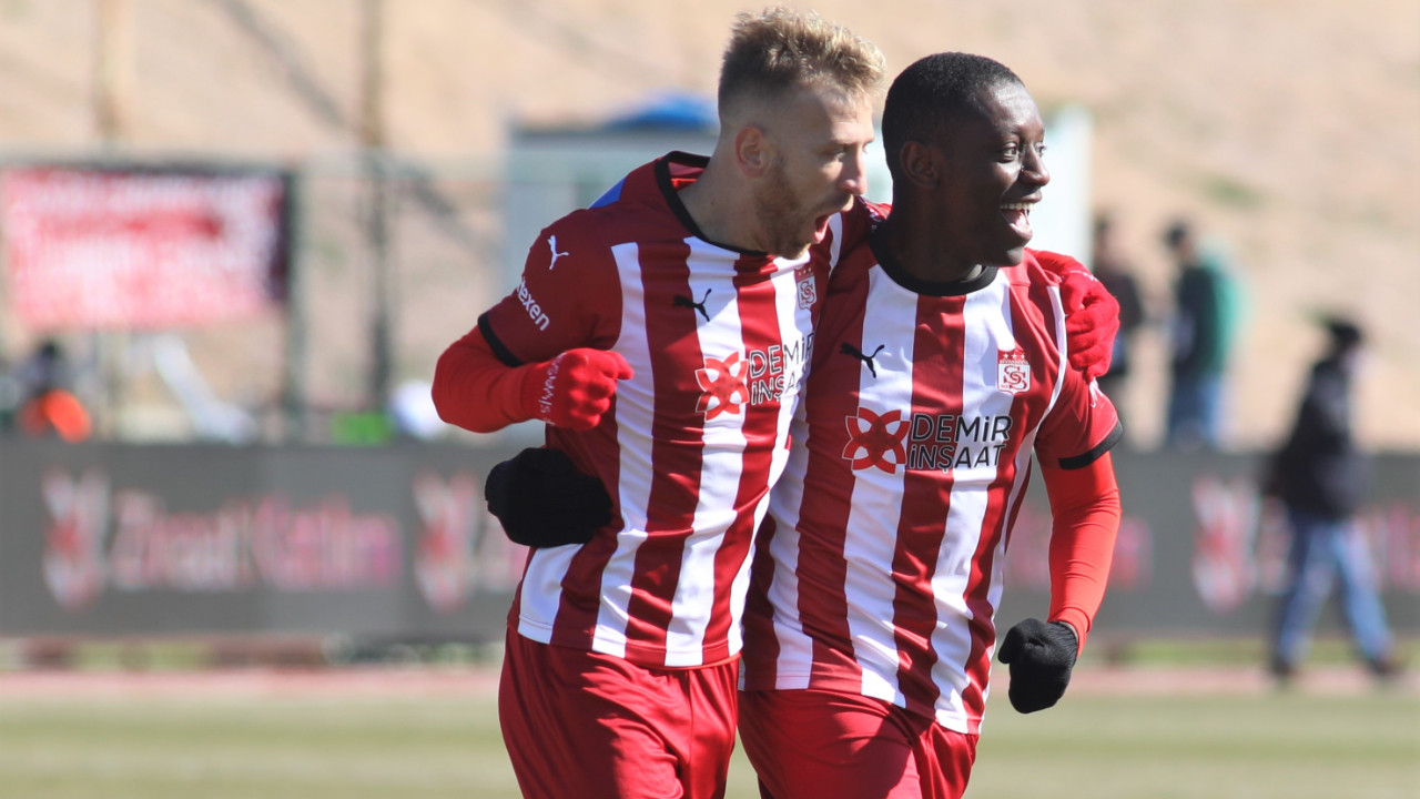 Bandırma'da Max Gradel şov... Sivasspor Ziraat Türkiye Kupası'nda çeyrek finalde...