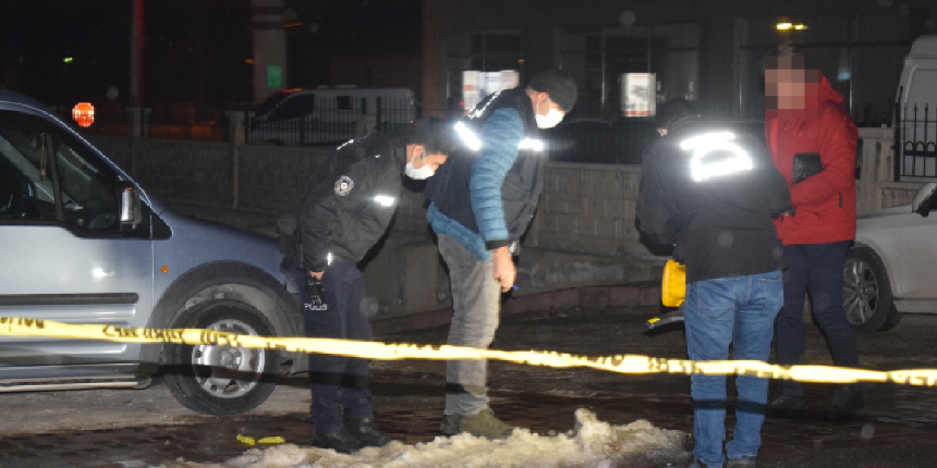 İş adamı evinin önünde silahlı saldırıya uğradı