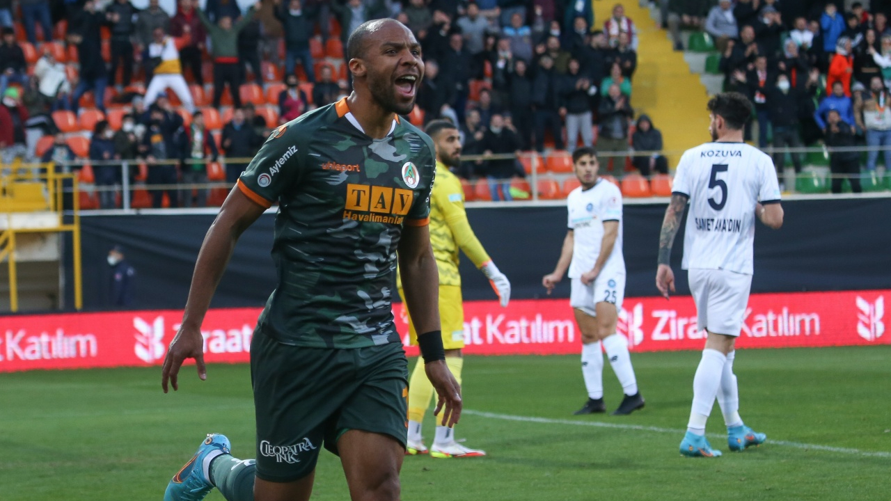 Aytemiz Alanyaspor Kupa'da Adana Demirspor'u penaltılar eleyerek çeyrek finale yükseldi