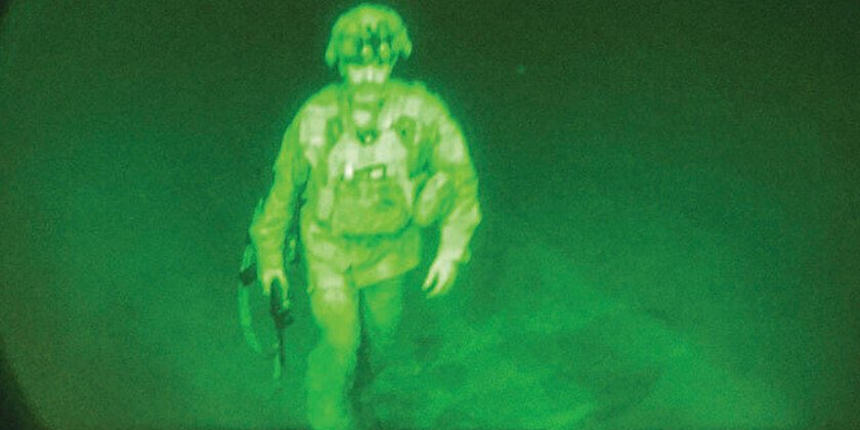 Afganistan'ı son terk eden ABD askeri Polonya'daki askerlerin başında!