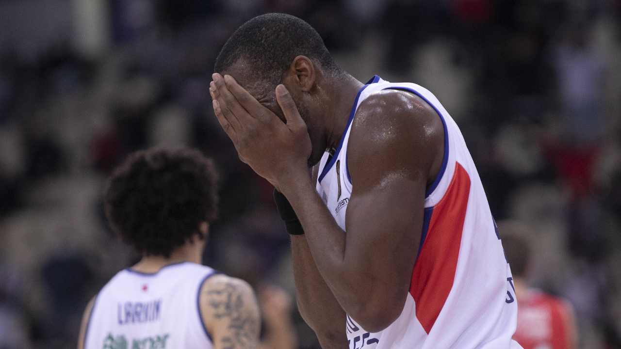 Anadolu Efes'e Olympiacos deplasmanında son saniye üçlüğü... I ÖZET
