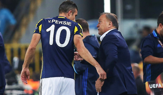 Advocaat'dan flaş karar: Van Persie'yi kesti