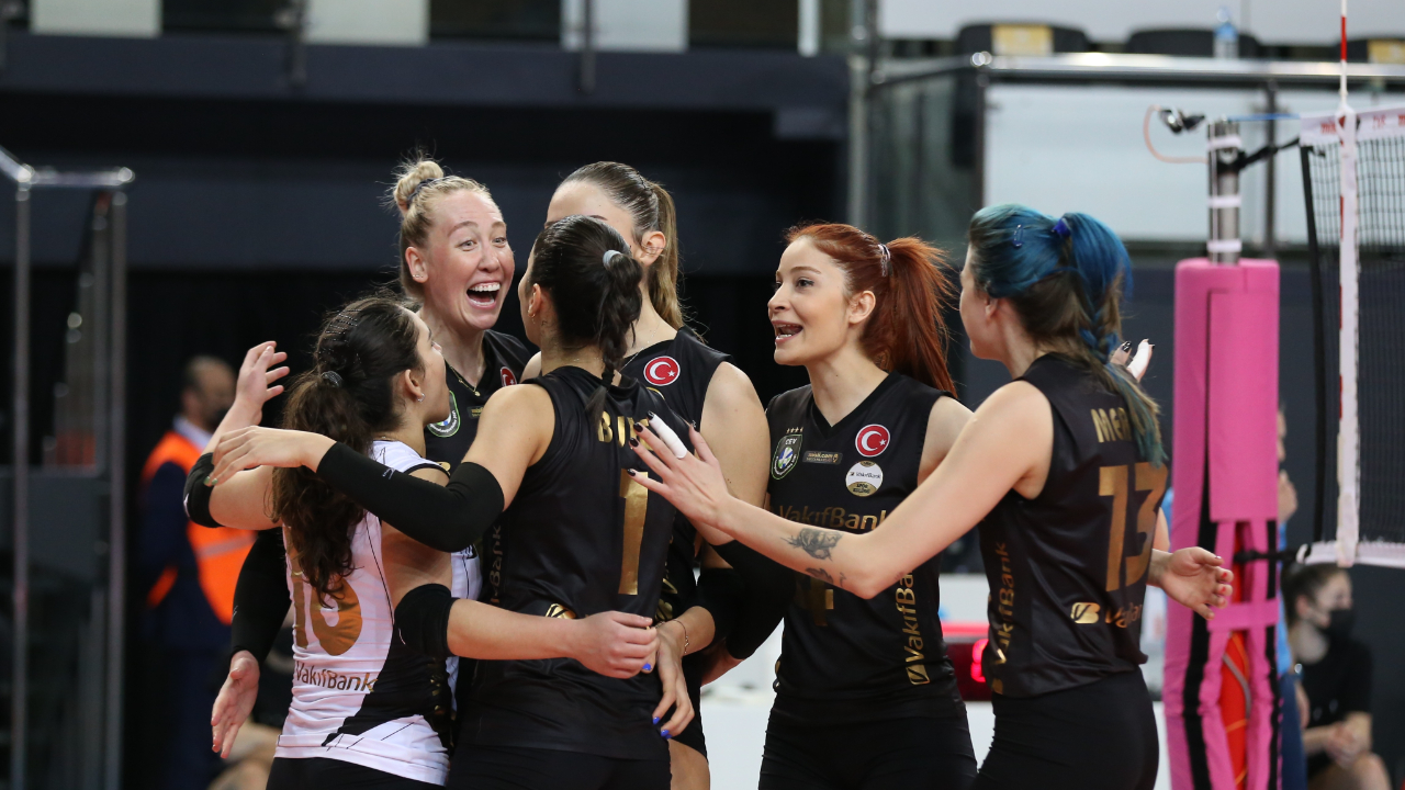 VakıfBank evinde Nilüfer Belediyespor'a set vermedi, galibiyet serisi 18 maça çıktı