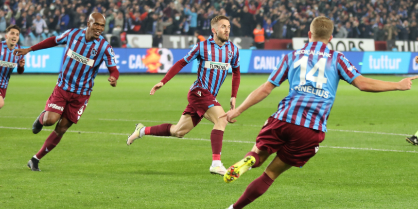 Trabzonspor en yakın rakibi Konyaspor'u Edin Visca'nın golleriyle geçti... Şampiyonluk geliyor