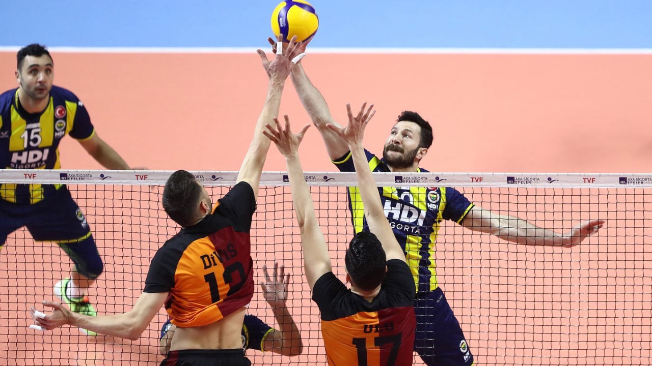 Fenerbahçe HDI Sigorta deplasmanda ezeli rakibi Galatasaray HDI Sigorta'yı 3-1 mağlup etti