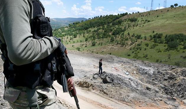 3 terörist öldürüldü, 2 PKK'lı yakalandı, 5'i teslim oldu...