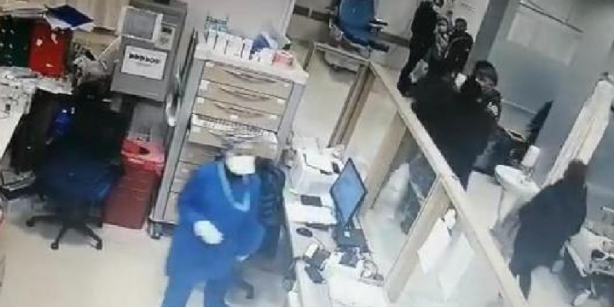 Hasta yakınlarından sağlık çalışanlarına saldırı!