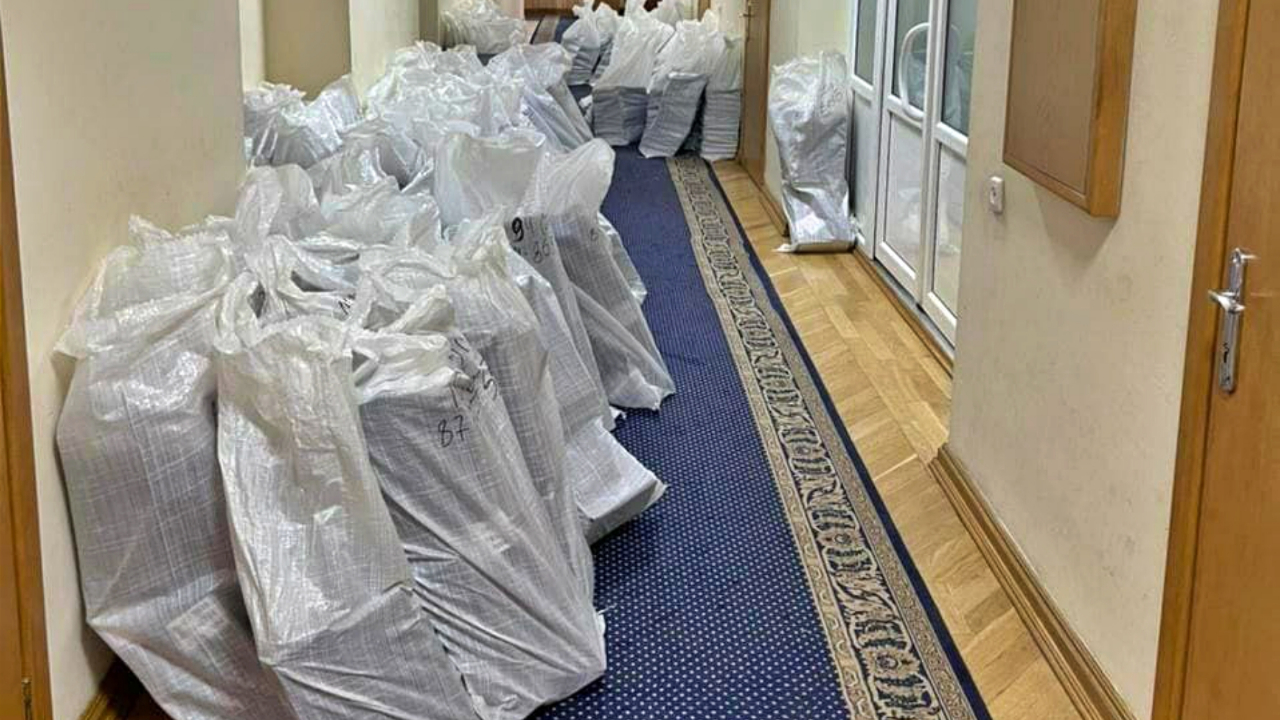 Ukrayna, gizli belge ve arşivlerini Kiev'den Lviv'e kaçırdı!