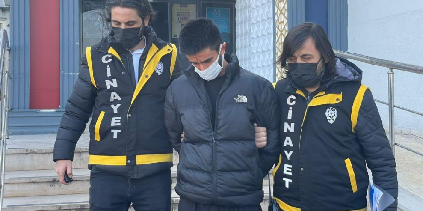Öz annesini öldürdü, üvey kardeşini ağır yaraladı!