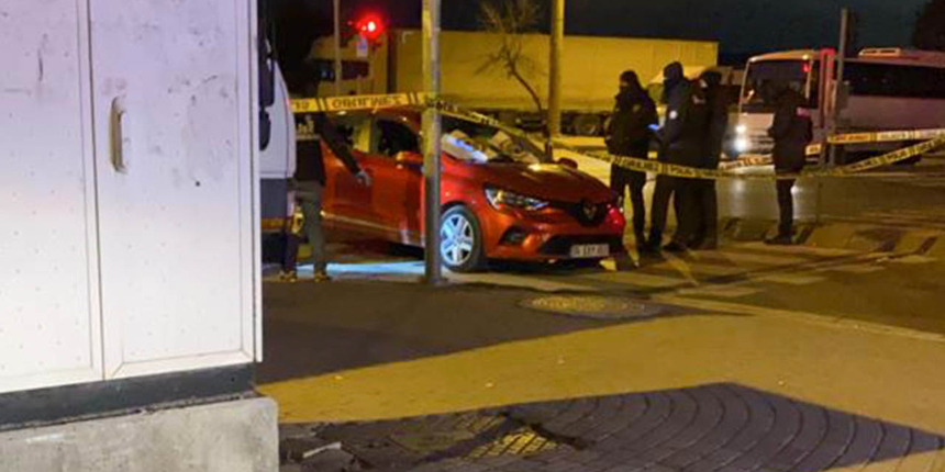 Kırmızı ışıkta duran otomobillere ateş açıp kaçtılar: 2 kadın hayatını kaybetti