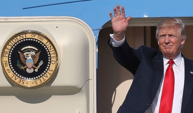 Trump, ilk yurt dışı seyahatine çıktı...