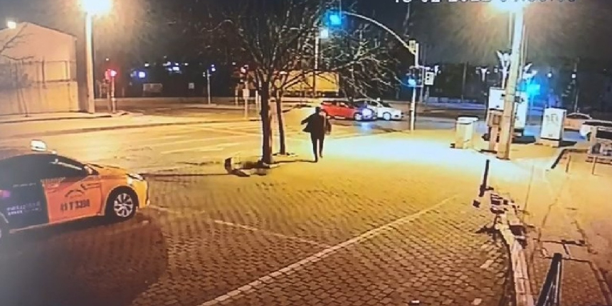 Otomobilde 2 kadının öldürüldüğü o anlar kamerada...