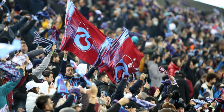 Trabzonspor-Konyaspor maçında bir Trabzonspor taraftarı kalp krizinden öldü!