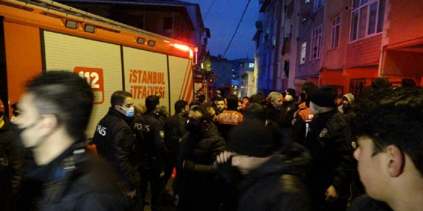 Sultanbeyli’de yangında ölen çocuğun ailesi ile polis arasında arbede!