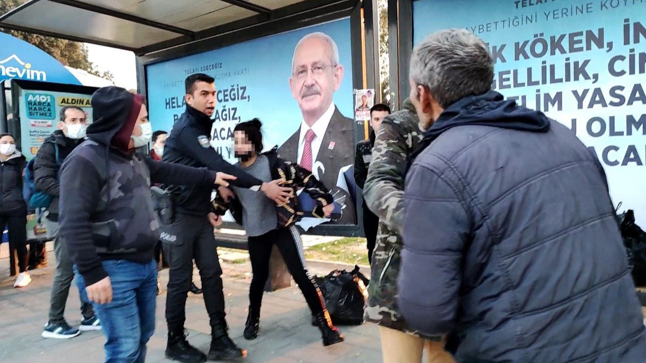 Adana'da otobüs durağında taciz kavgası: 'Bana dokundun' diyerek tekmeledi!