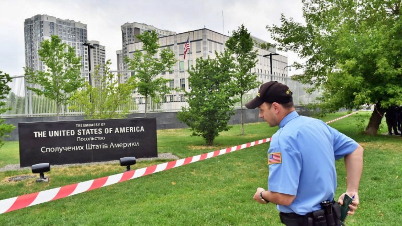 ABD, Kiev'deki elçilik operasyonunu Polonya sınırındaki Lviv'e taşıyor