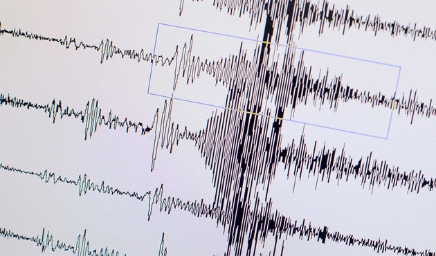 Ege'de korkutan deprem! 4.9'luk deprem paniğe yol açtı...