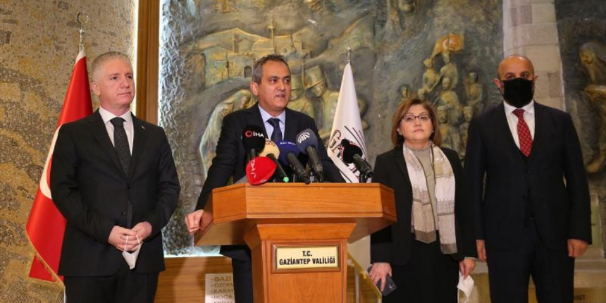 "Kronik rahatsızlığı olanlar ile özel eğitim öğrencileri devamsızlıktan muaf tutulacak"