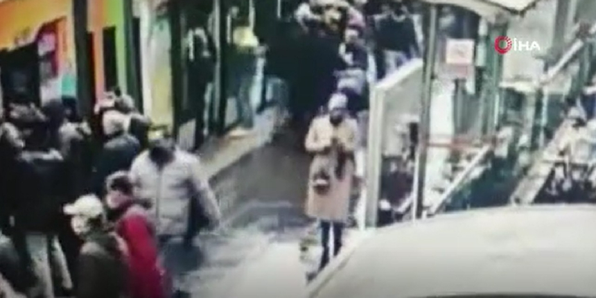 Tramvayda ‘Gücün yaşlı adama mı yetiyor’ diyerek silahla vurdu!