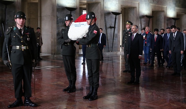 19 Mayıs törenleri Anıtkabir'e çelenk konulmasıyla başladı!