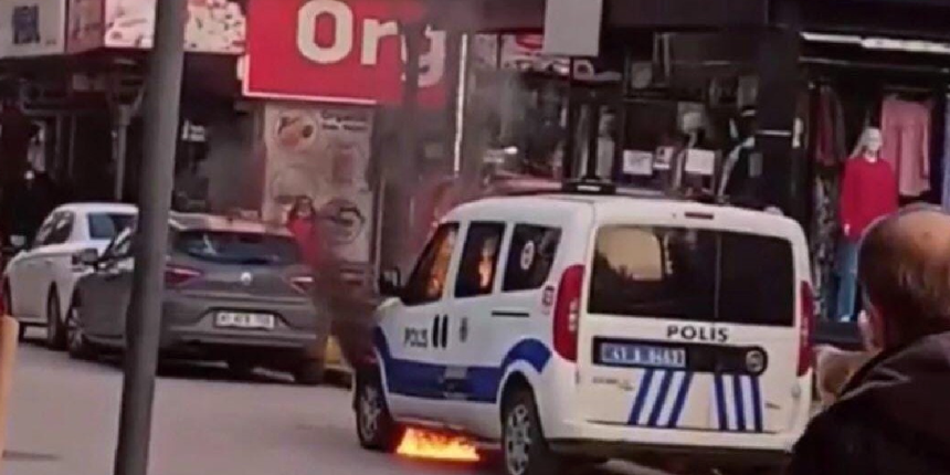 Karakolun önündeki polis aracını ateşe verdi