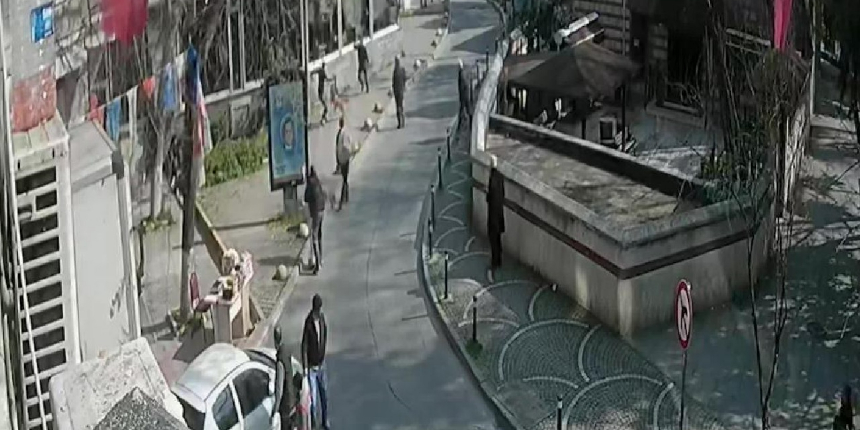 İstanbul’un göbeğinde pitbull dehşeti kamerada!