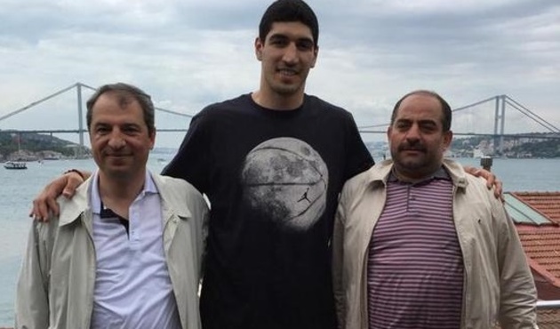 FETÖ'cü Enes Kanter'e havaalanında büyük şok! Pasaportuna el konuldu, polis gözetimine alındı